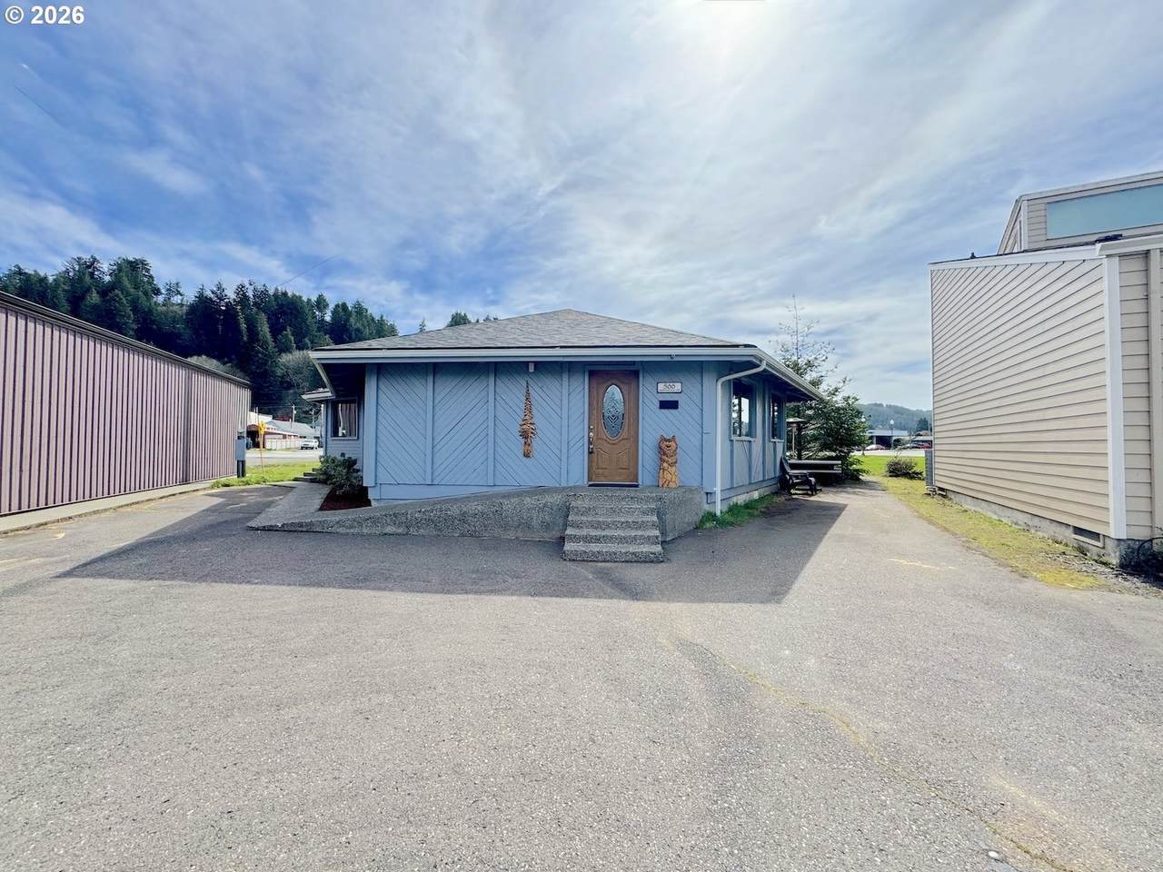 566 Greenwood Ave - Photo 1