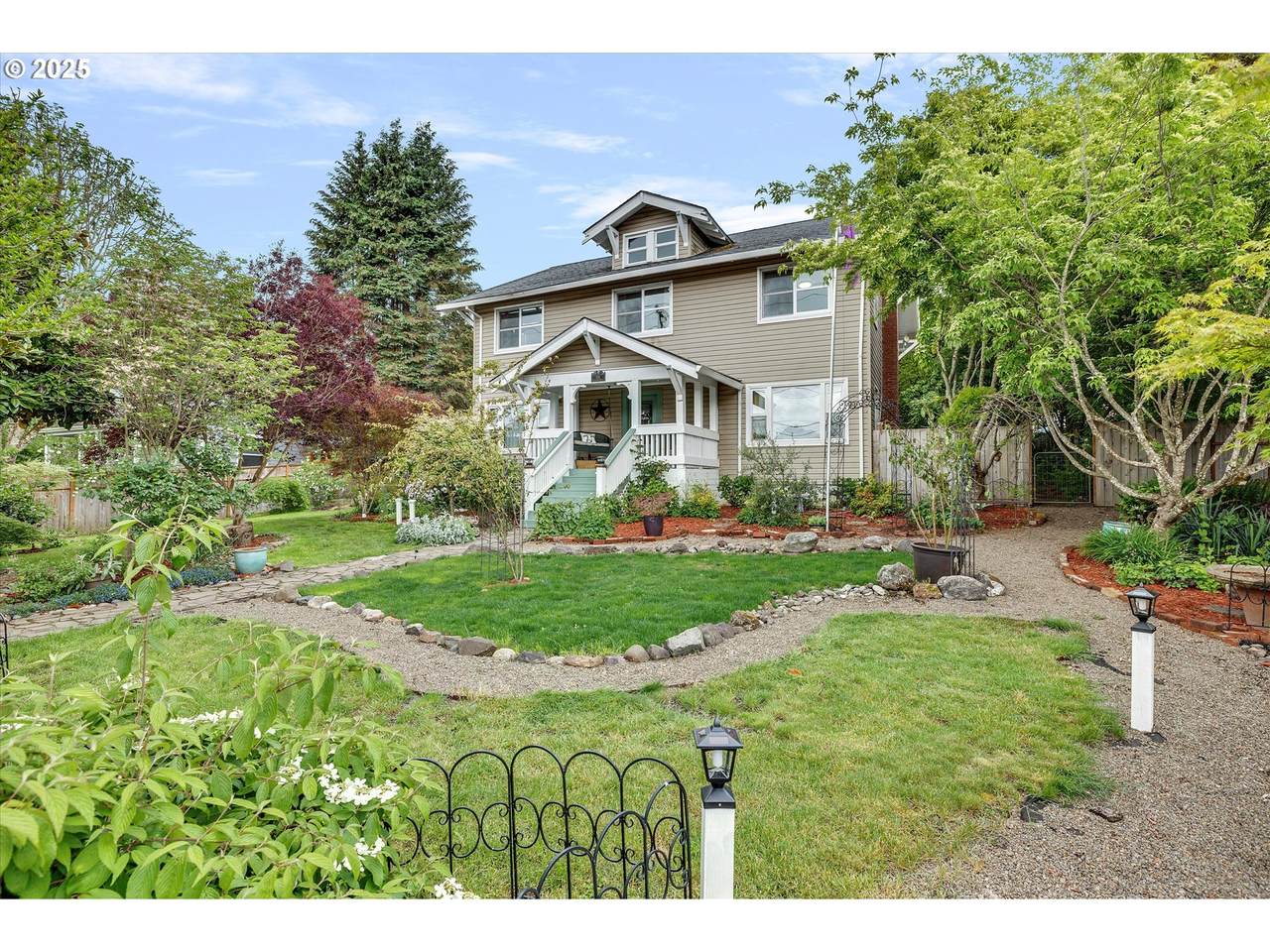 636 Nehalem St - Photo 1