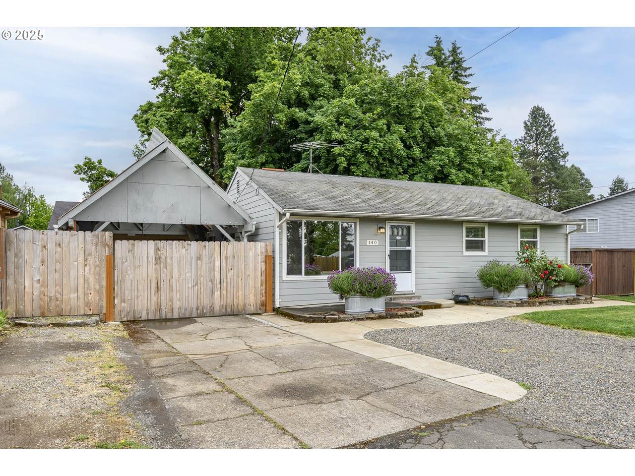140 Canemah Rd - Photo 1