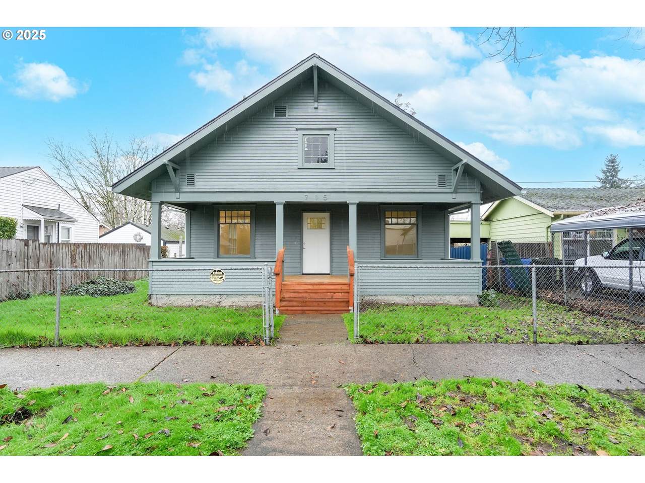 715 19TH St - Photo 1