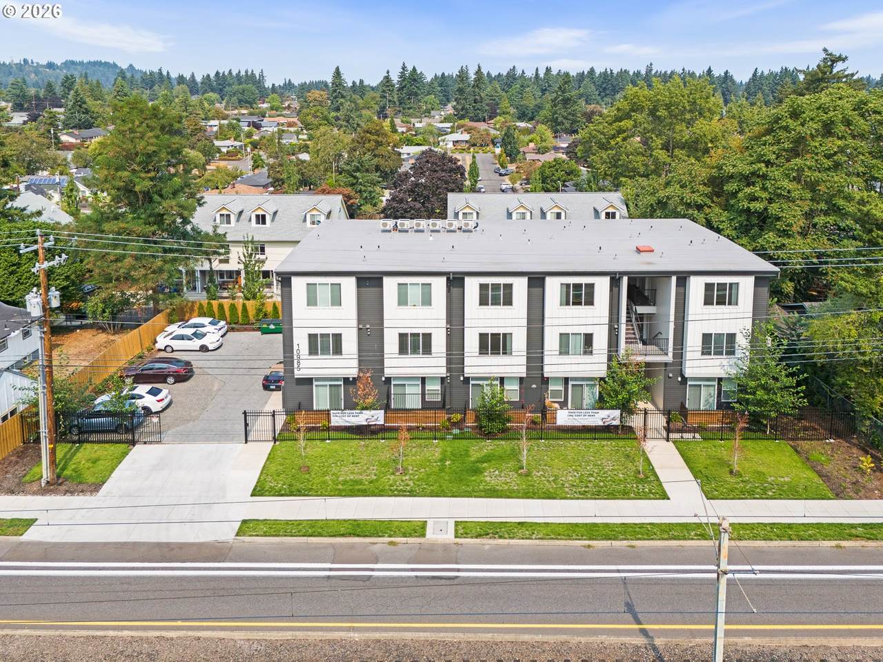 10985 Burnside St - Photo 1
