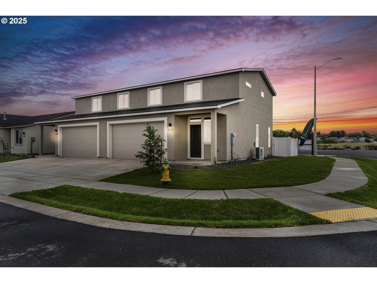 1117 Emerald Dr - Photo 1