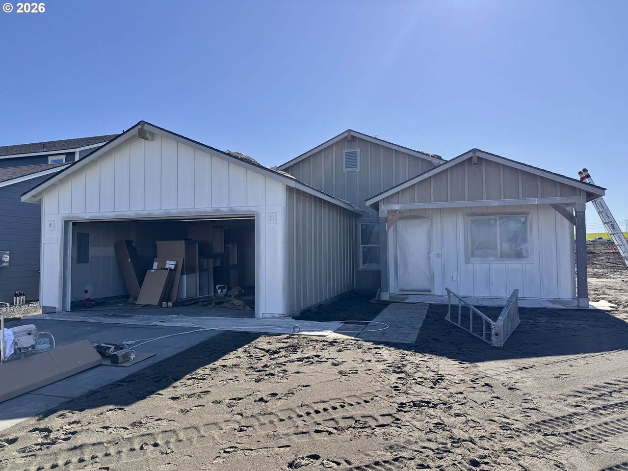 594 Taft St - Photo 1