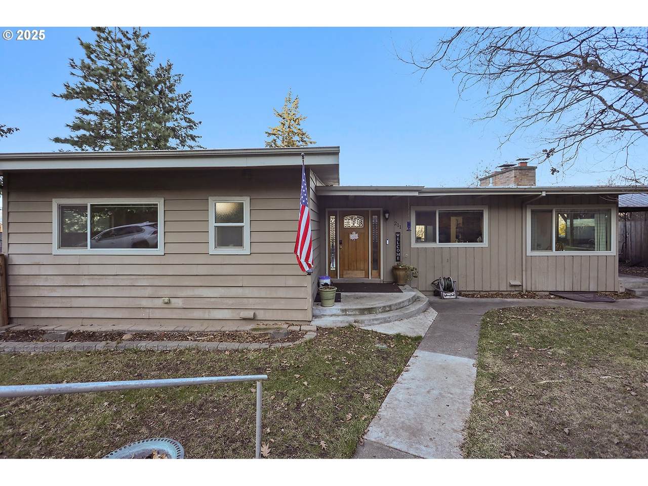 211 16TH St - Photo 1