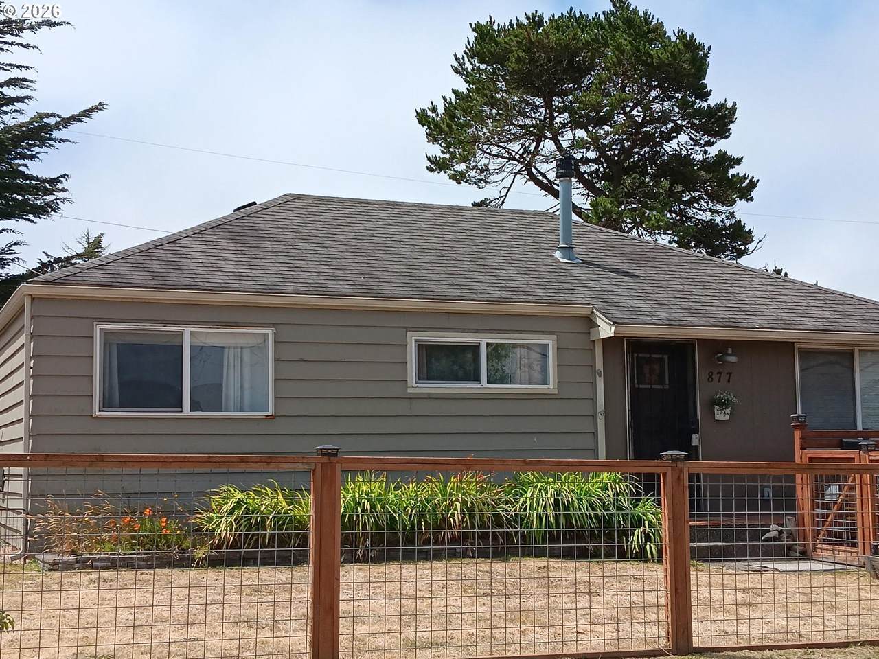 877 Pacific Ave - Photo 1