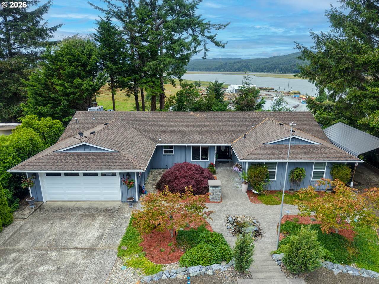 1689 Applewood Dr - Photo 1