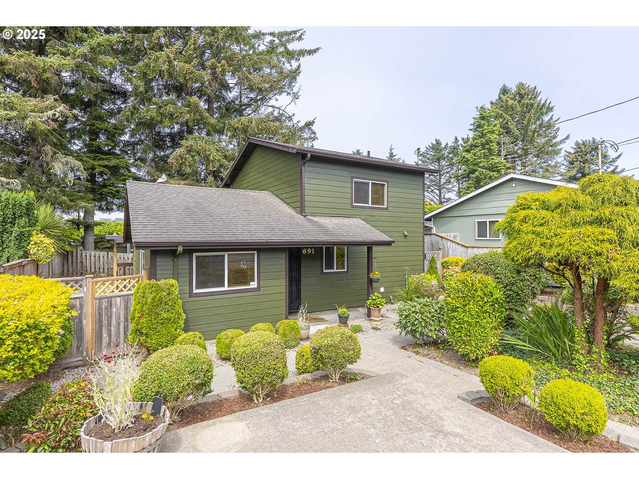 691 Jetty Ave - Photo 1