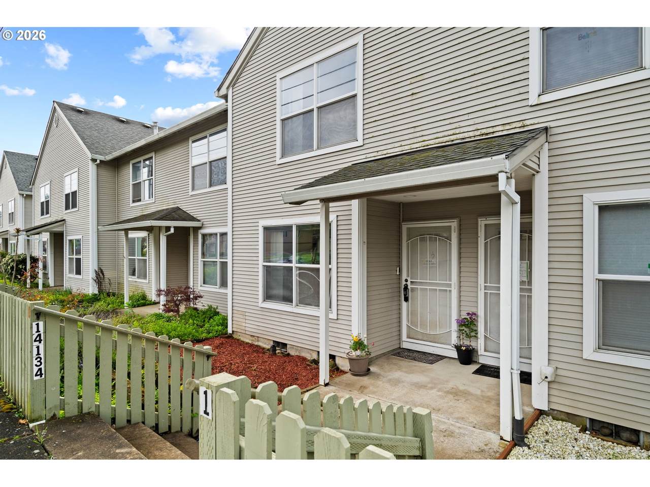 14134 Burnside St - Photo 1