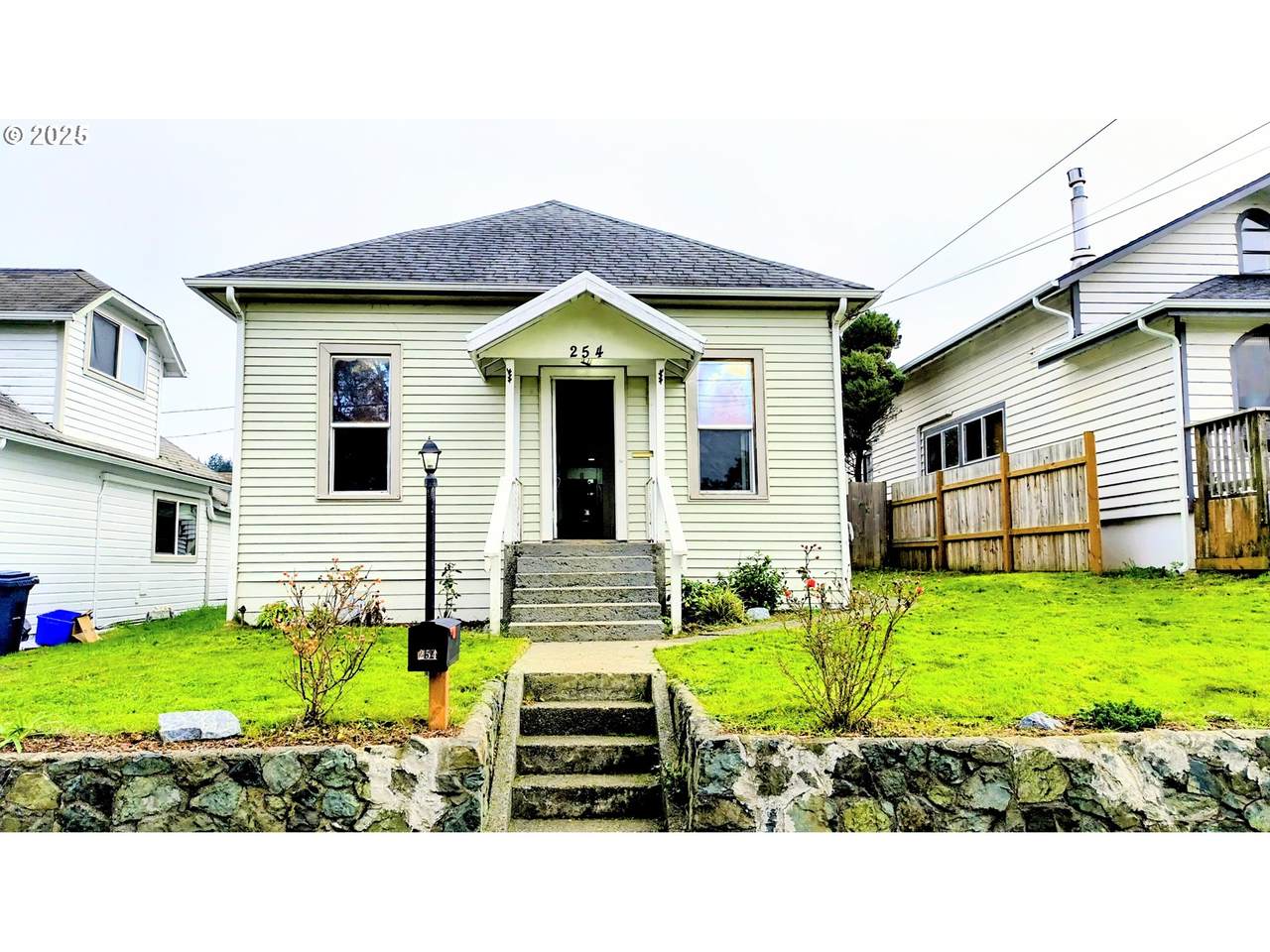 254 Dean St - Photo 1