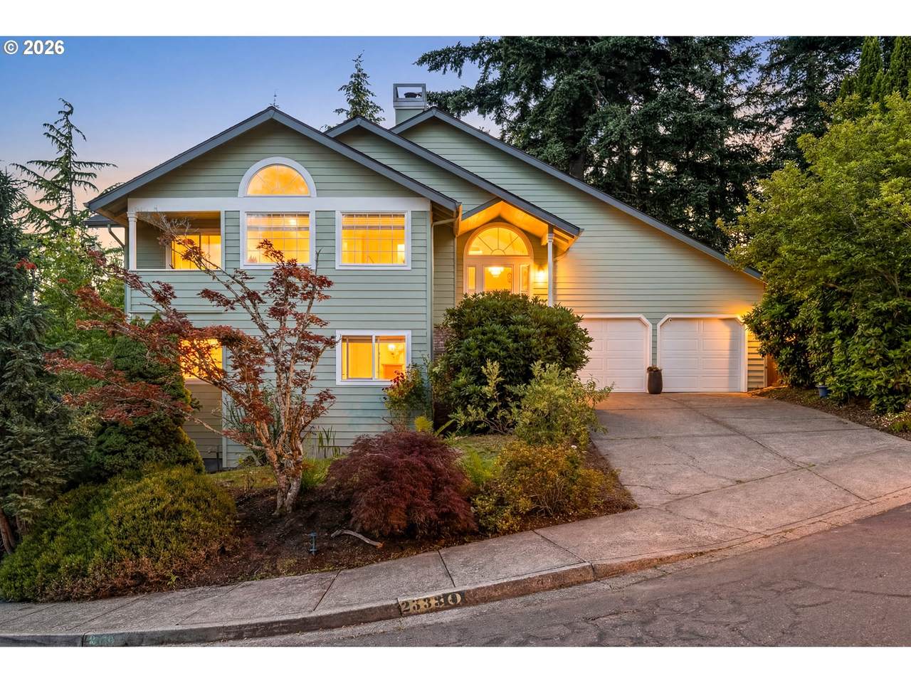 2533 Moon Mountain Dr - Photo 1