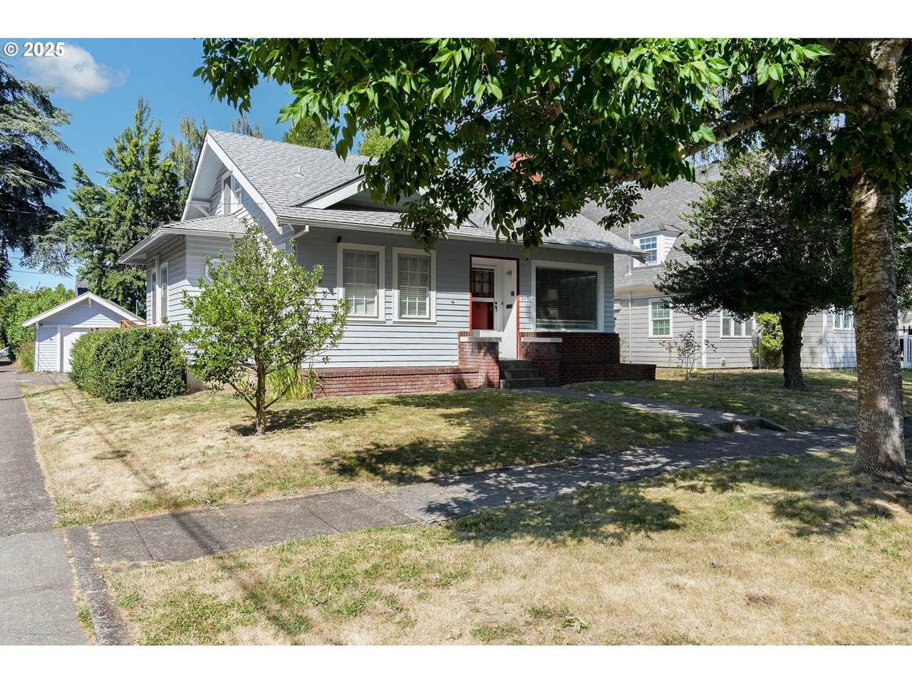 945 Belmont St - Photo 1