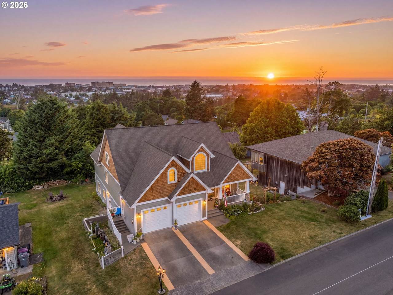 360 Hilltop Dr - Photo 1