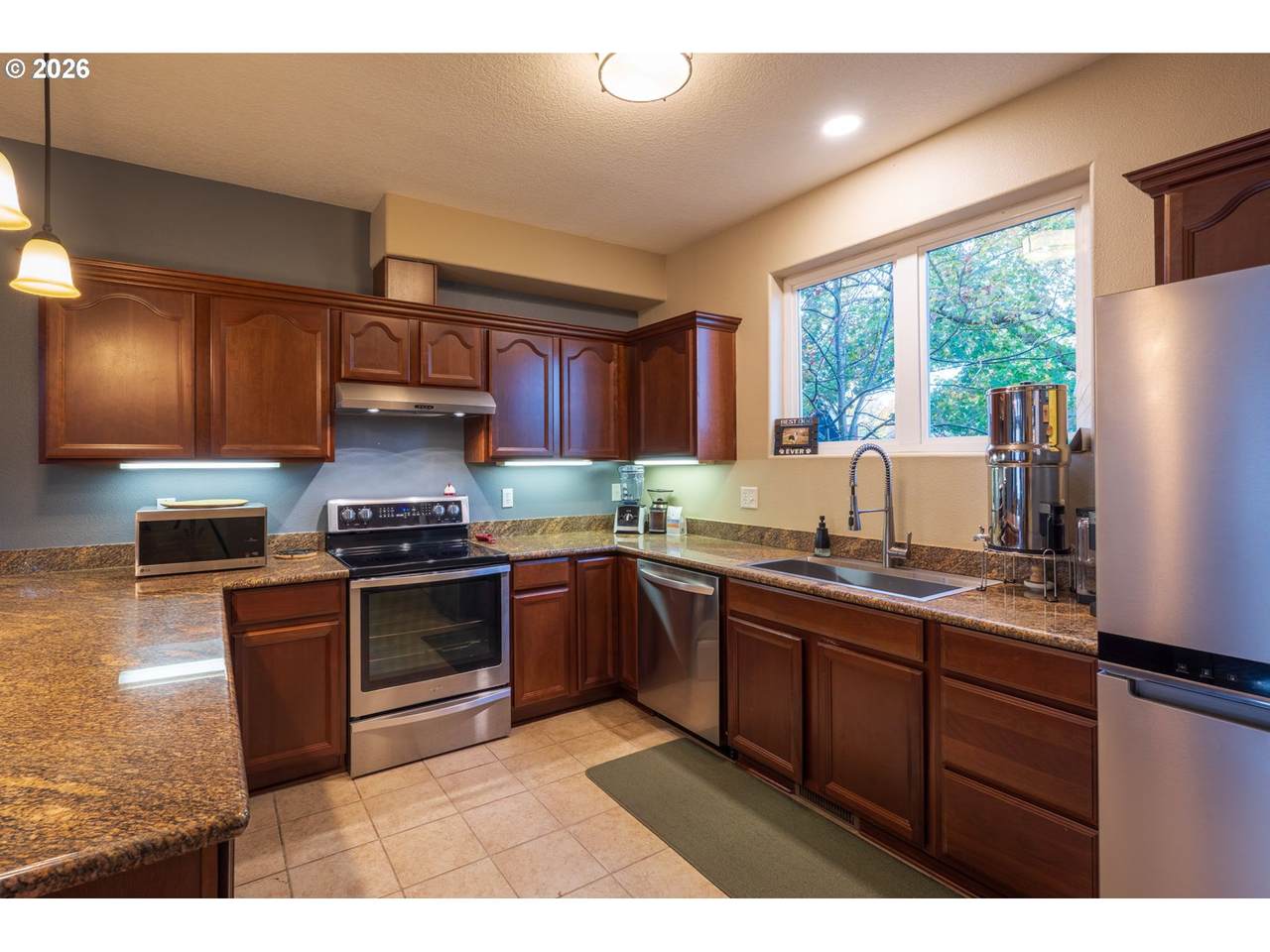 https://bt-photos.global.ssl.fastly.net/portland/1280_boomver_4_793382136-2.jpg