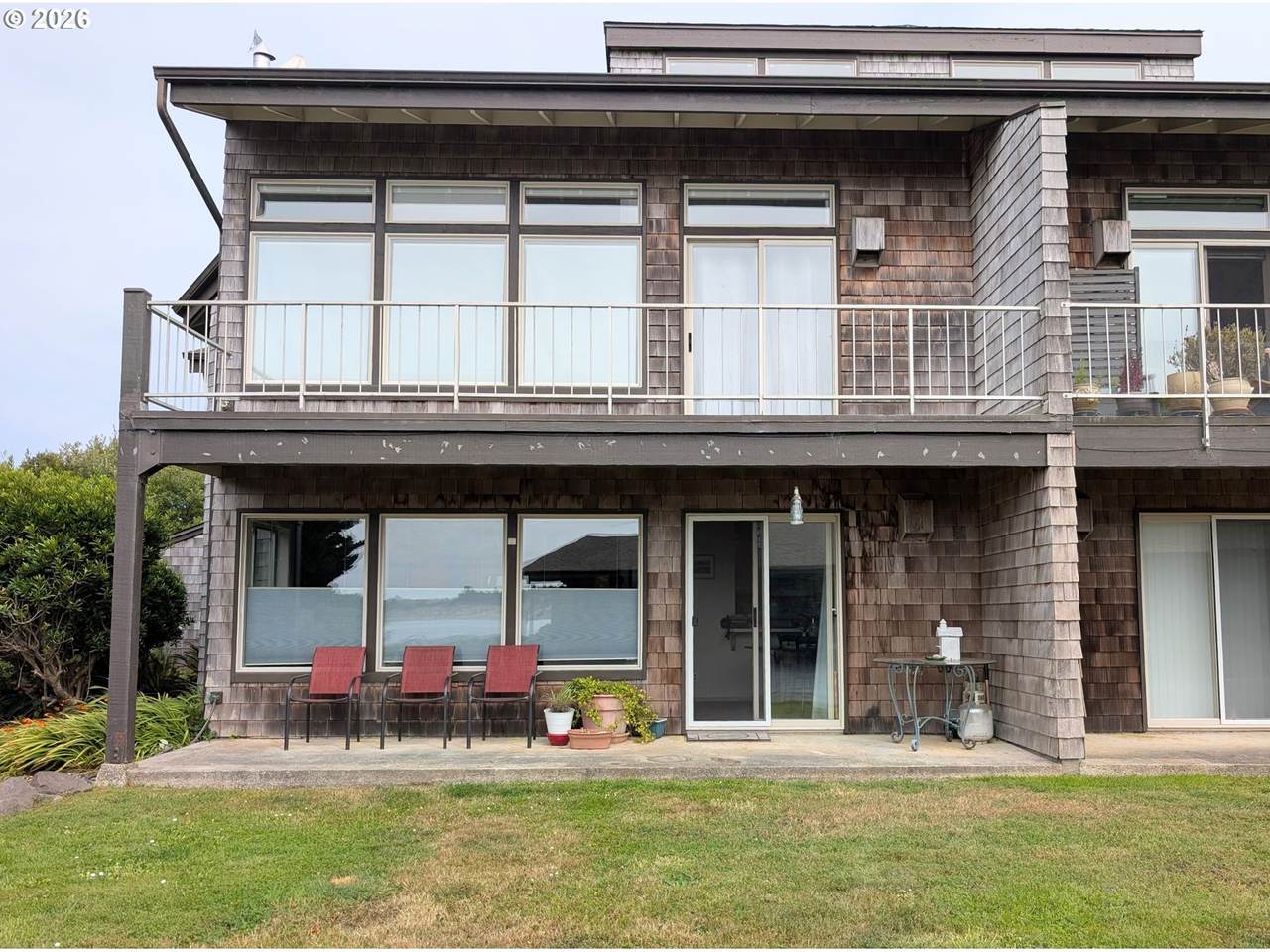 1070 Bay St - Photo 1