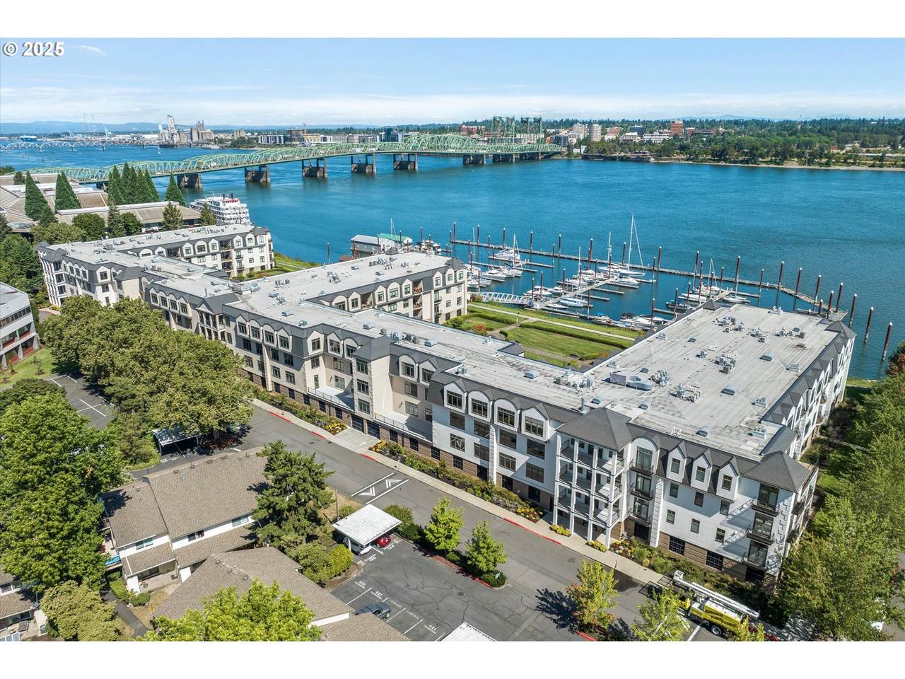 707 Hayden Island Dr - Photo 1