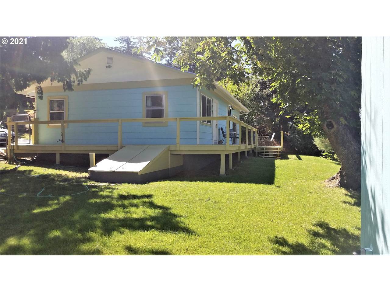628 Columbia Ave - Photo 1