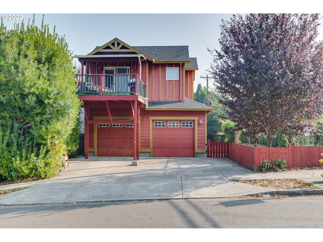 1089 Halsey St - Photo 1