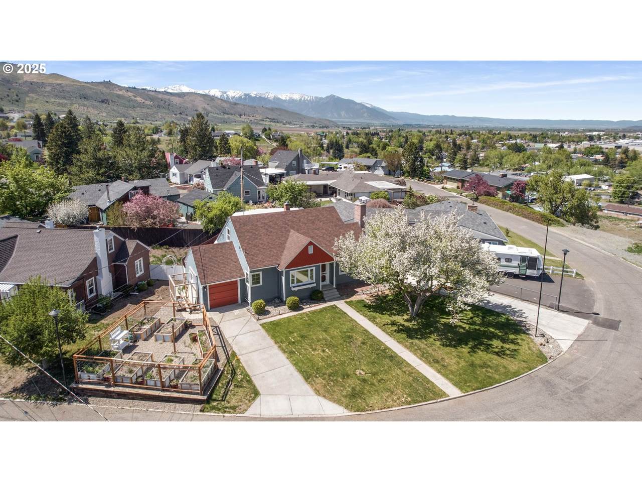 205 Hillcrest Dr - Photo 1