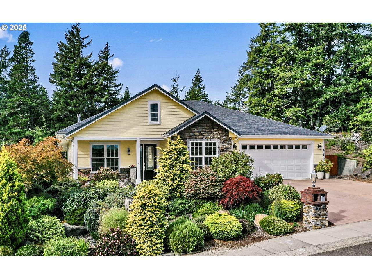 2221 Primrose Ln - Photo 1