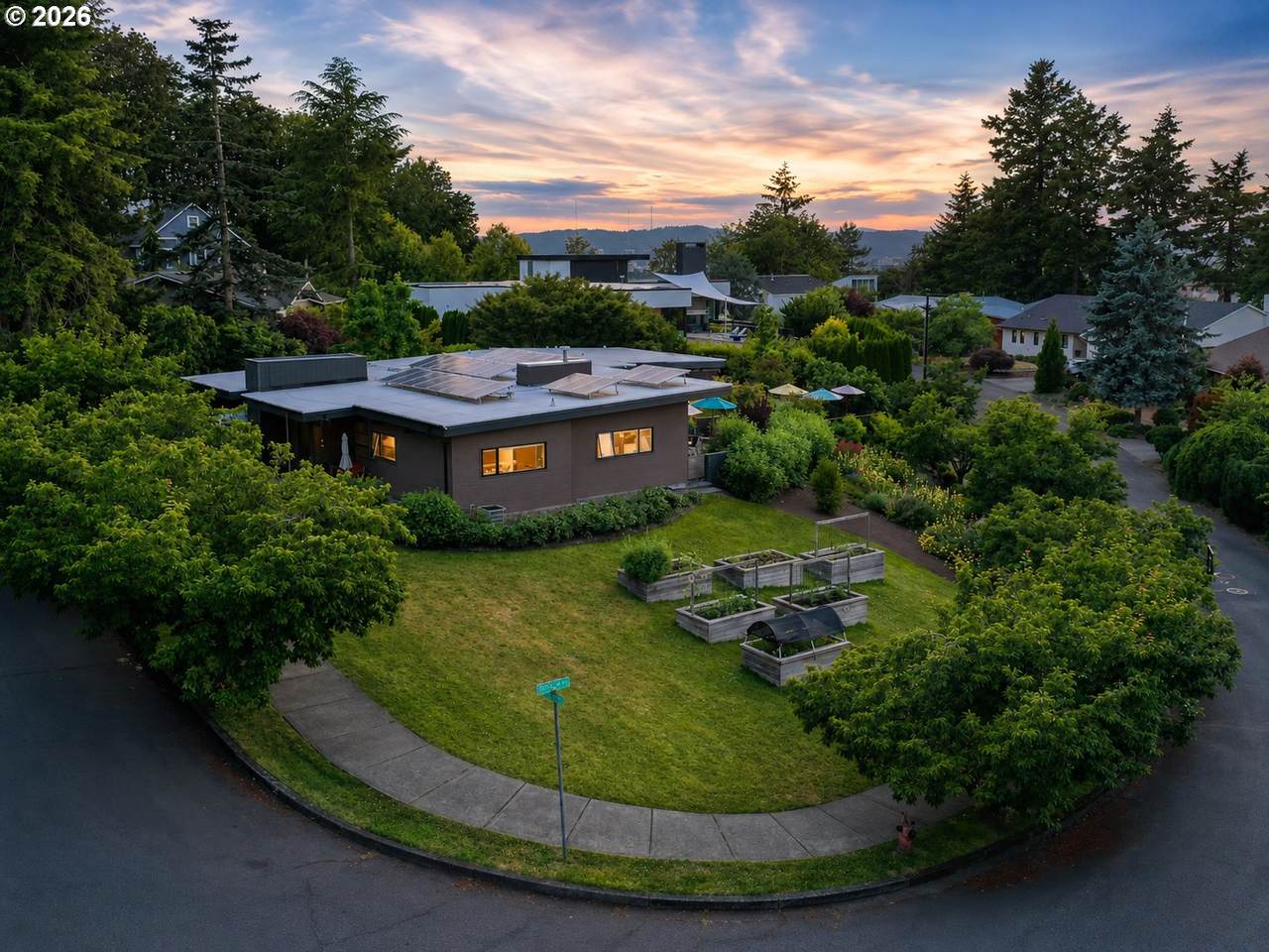https://bt-photos.global.ssl.fastly.net/portland/1280_boomver_4_241339233-2.jpg