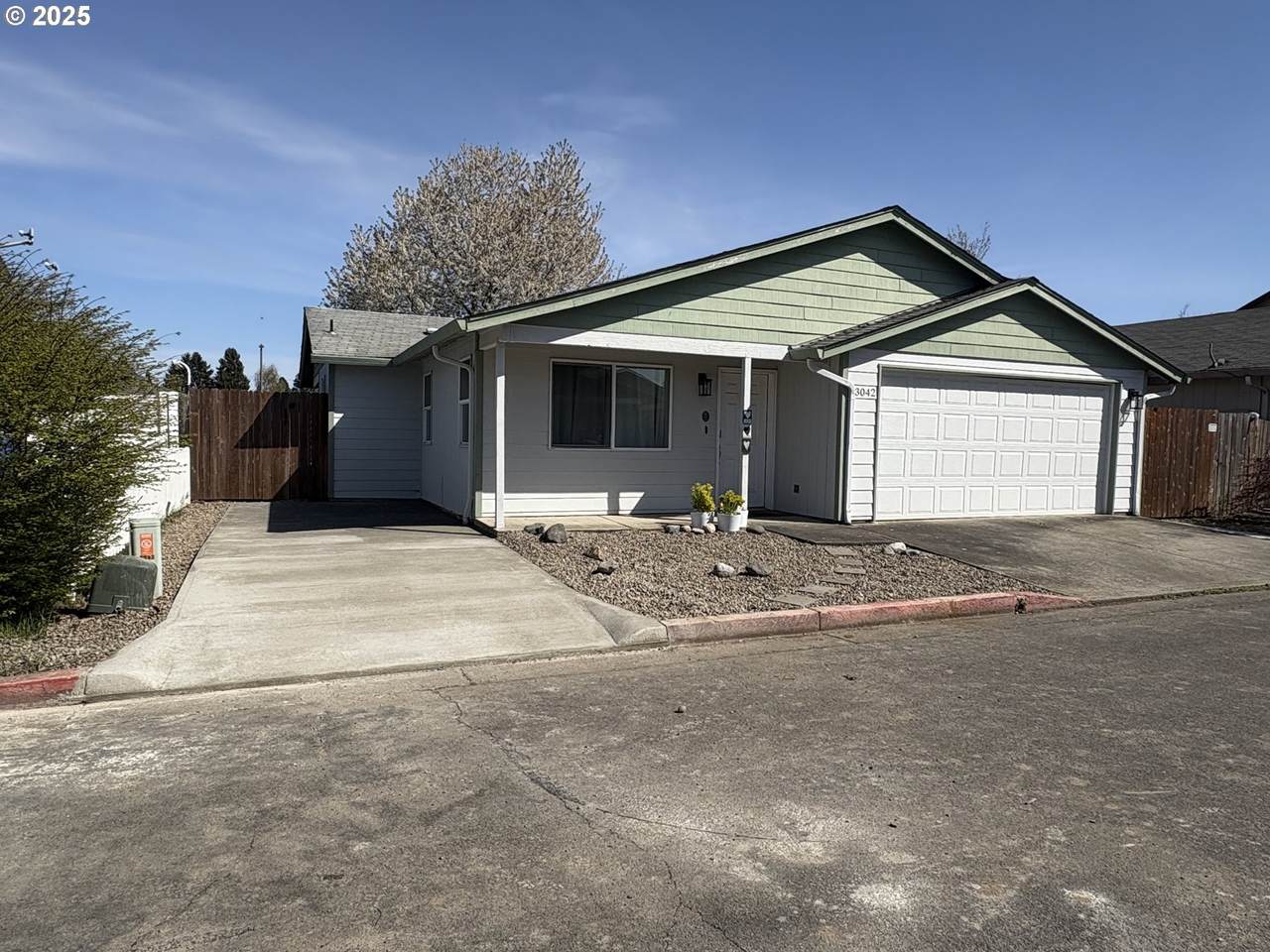 3042 Haley St - Photo 1