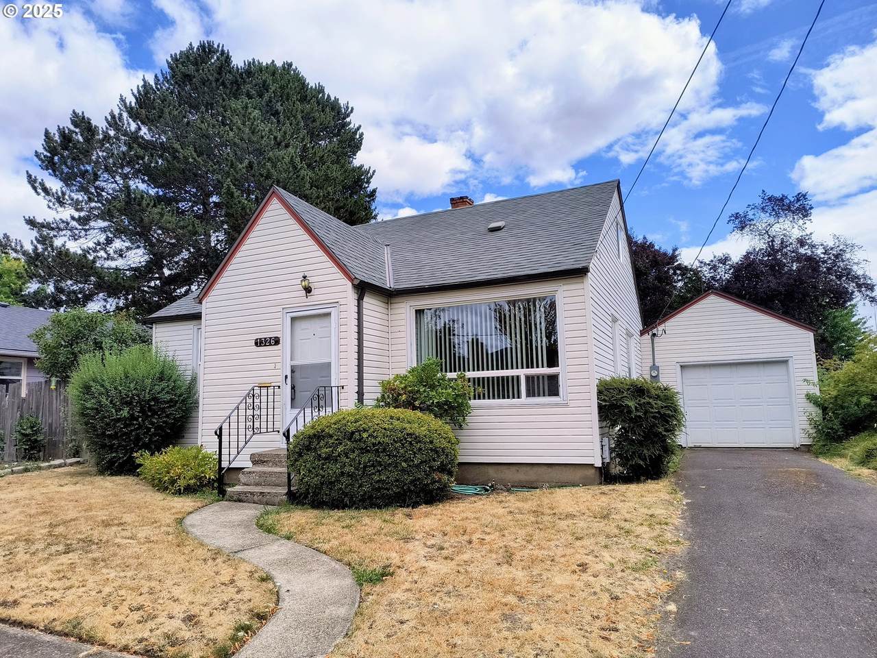 1326 Galloway St - Photo 1
