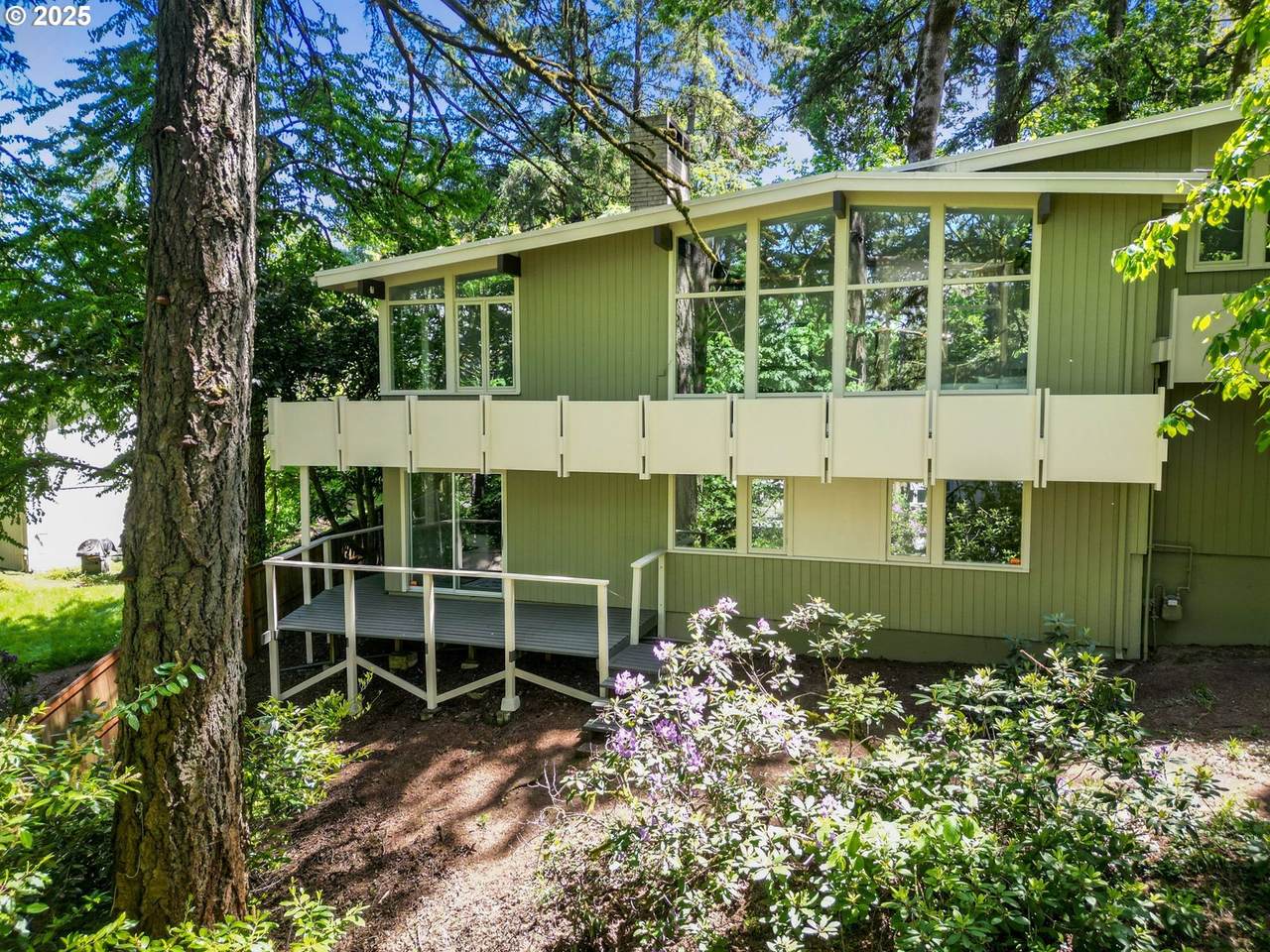 3220 Crest Dr - Photo 1