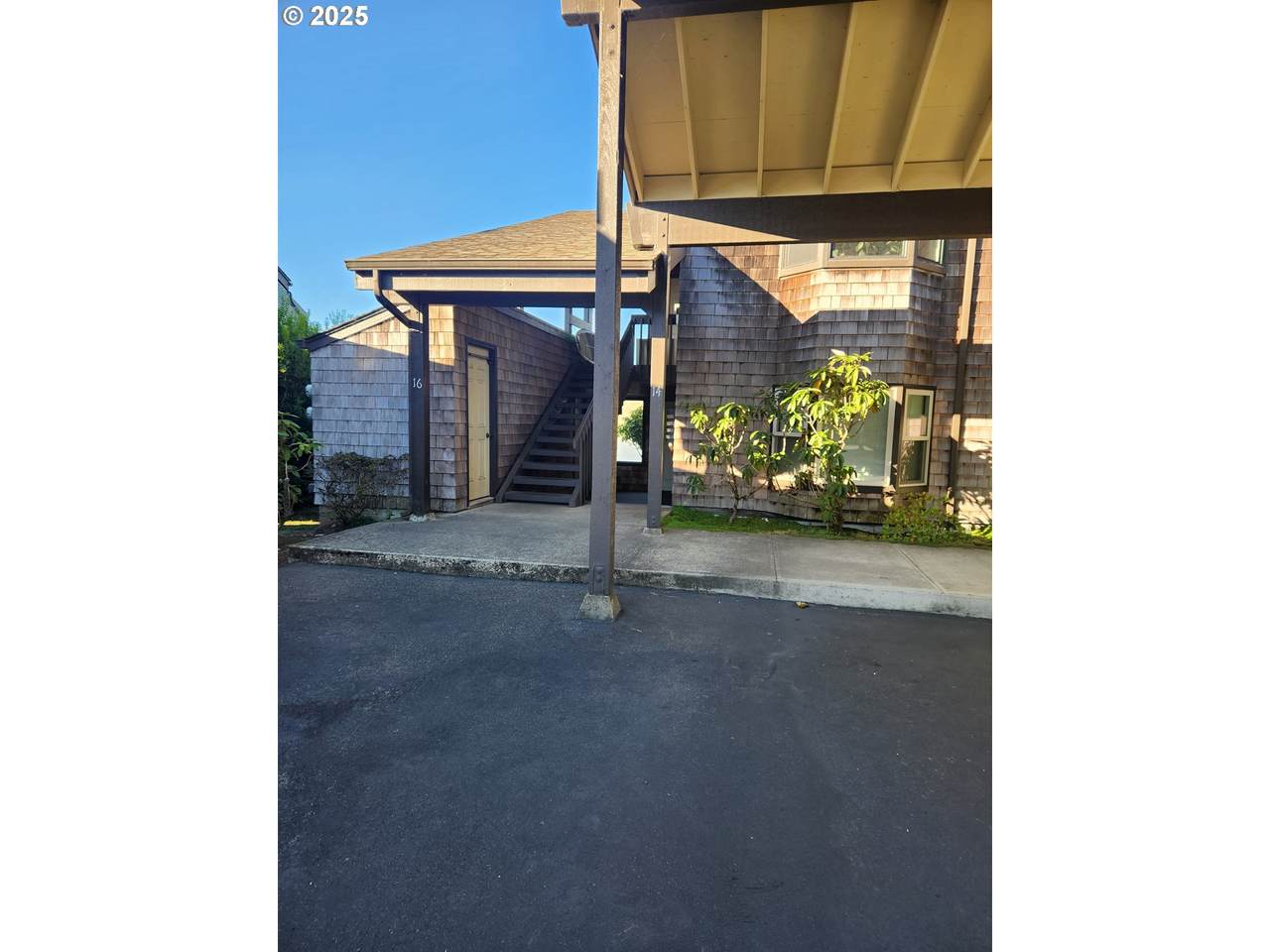 1040 Bay St - Photo 1