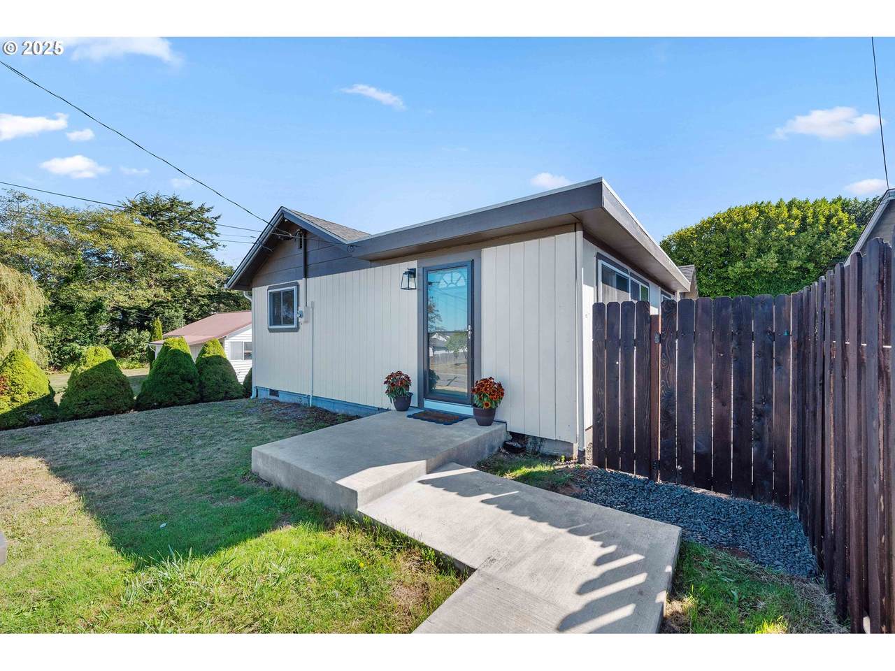 649 Wall St - Photo 1