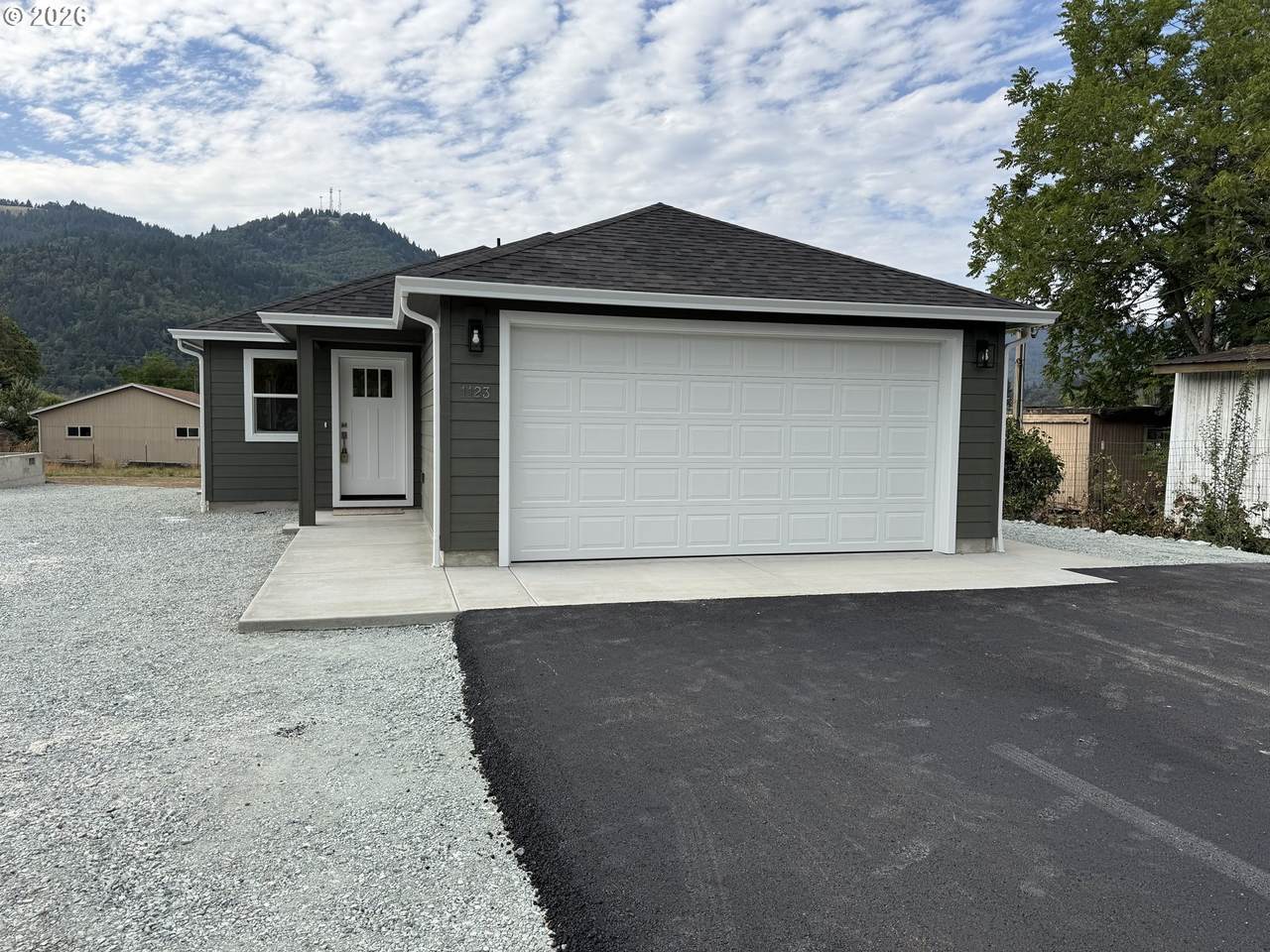 1123 Laura St - Photo 1