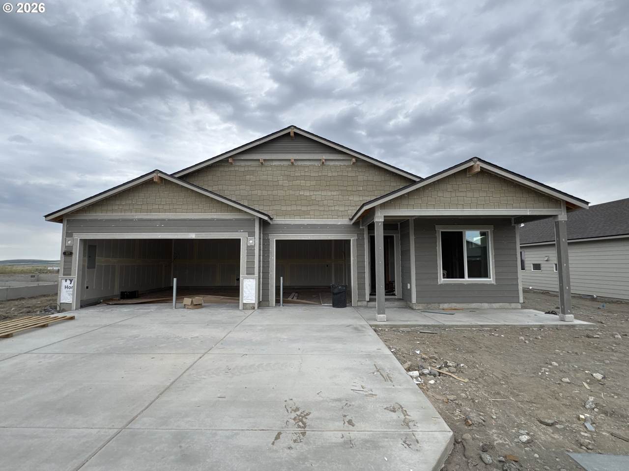 577 Taft St - Photo 1