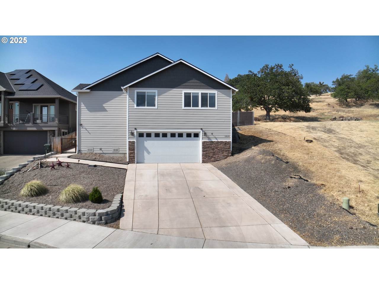 1019 Azure Way - Photo 1