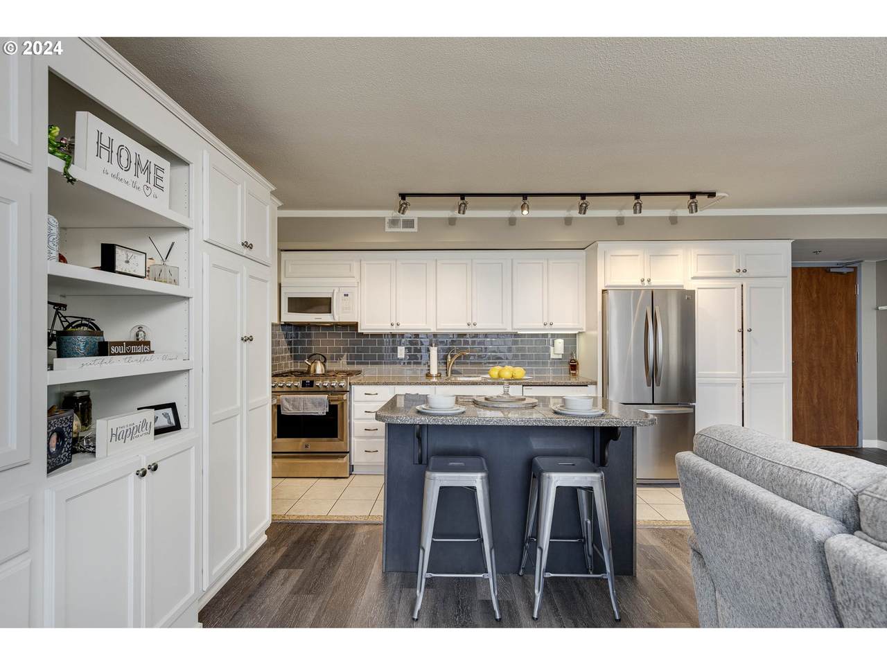 533 Holladay St - Photo 1