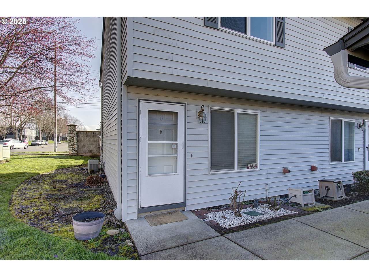4000 109TH Ave - Photo 1