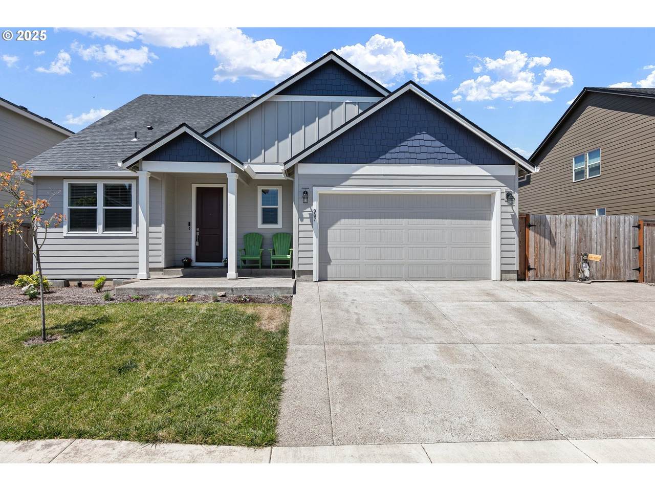 987 Farmington Dr - Photo 1