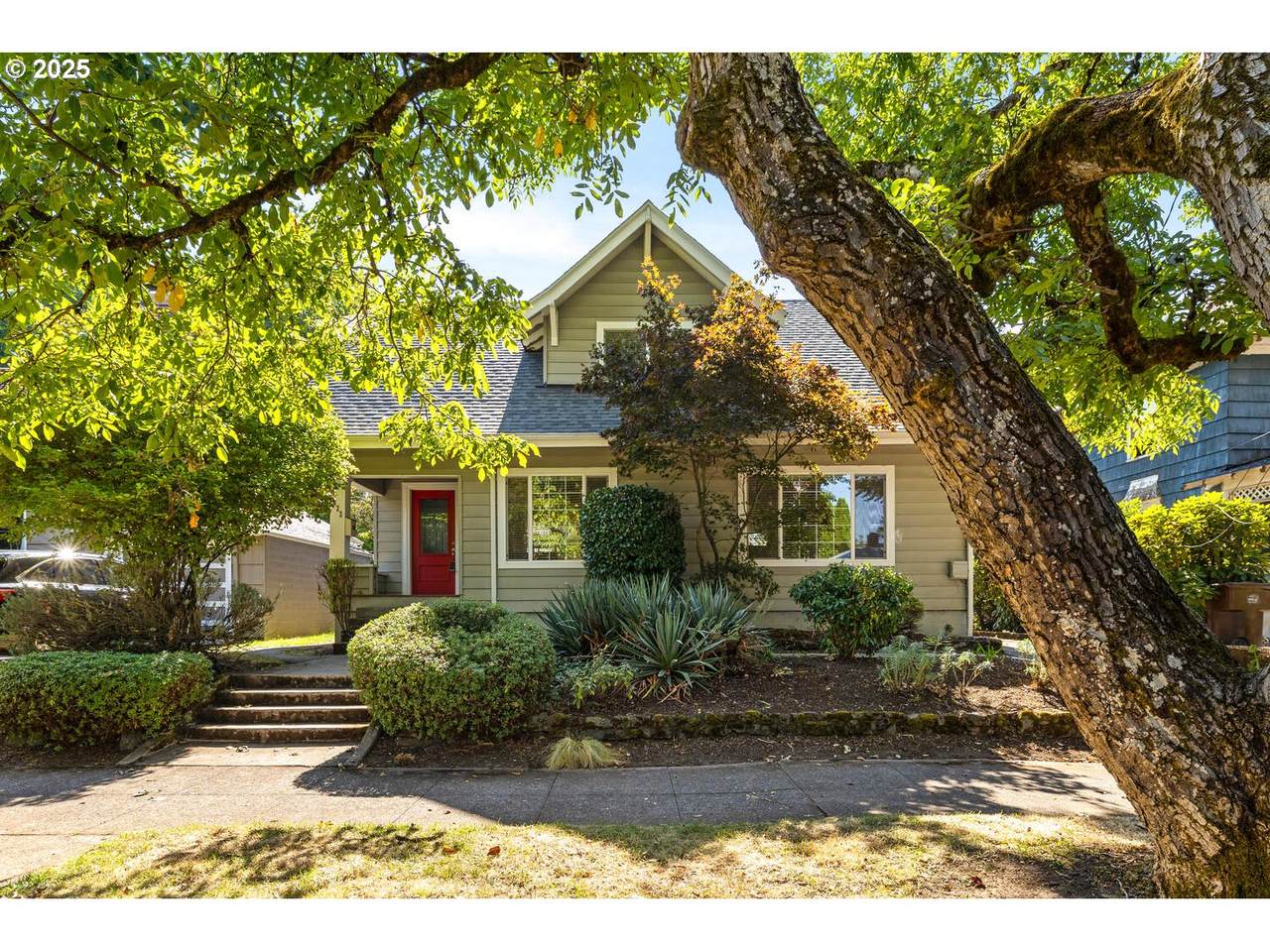 2122 Webster St - Photo 1