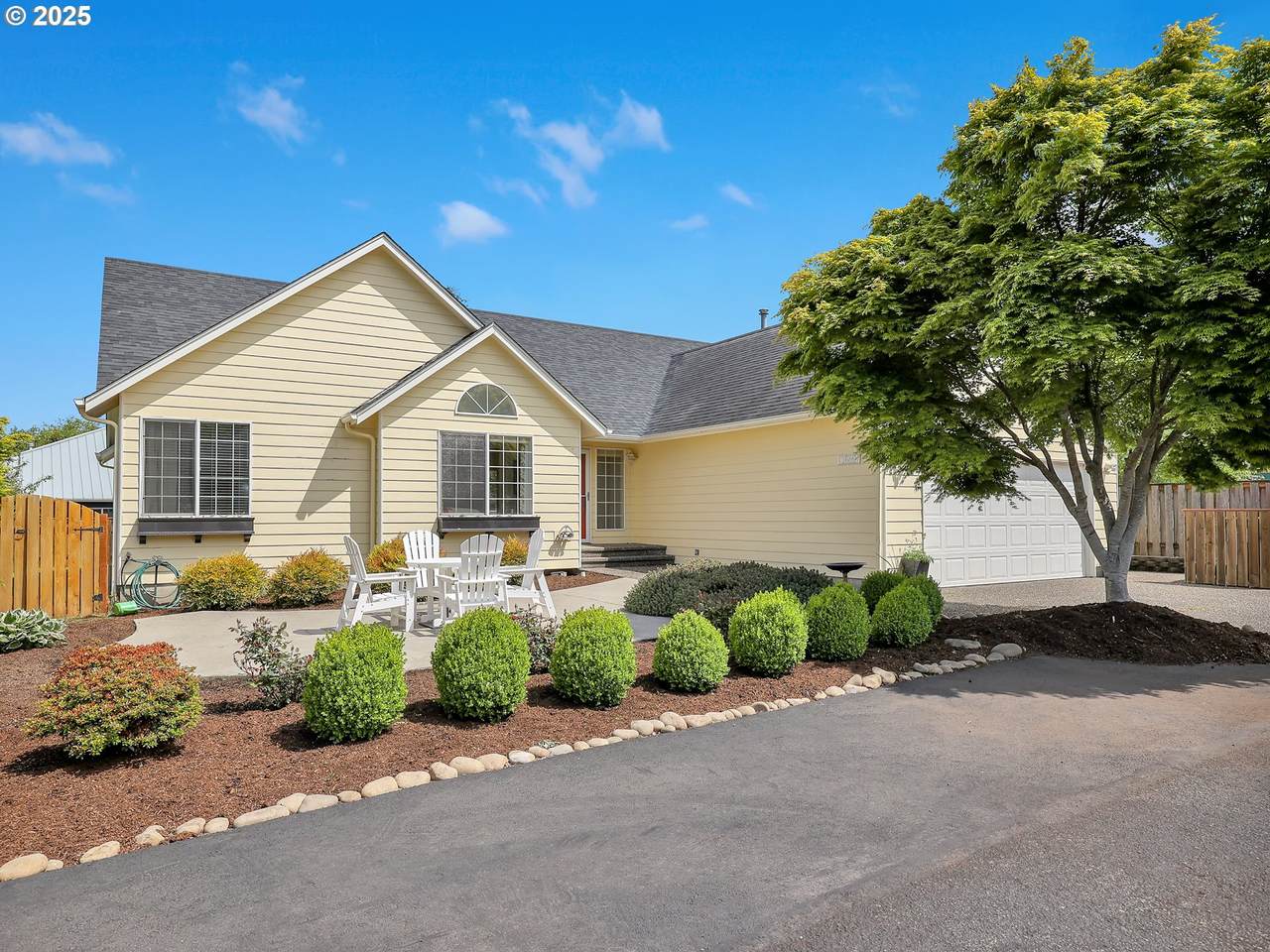 1689 Huckleberry Dr - Photo 1