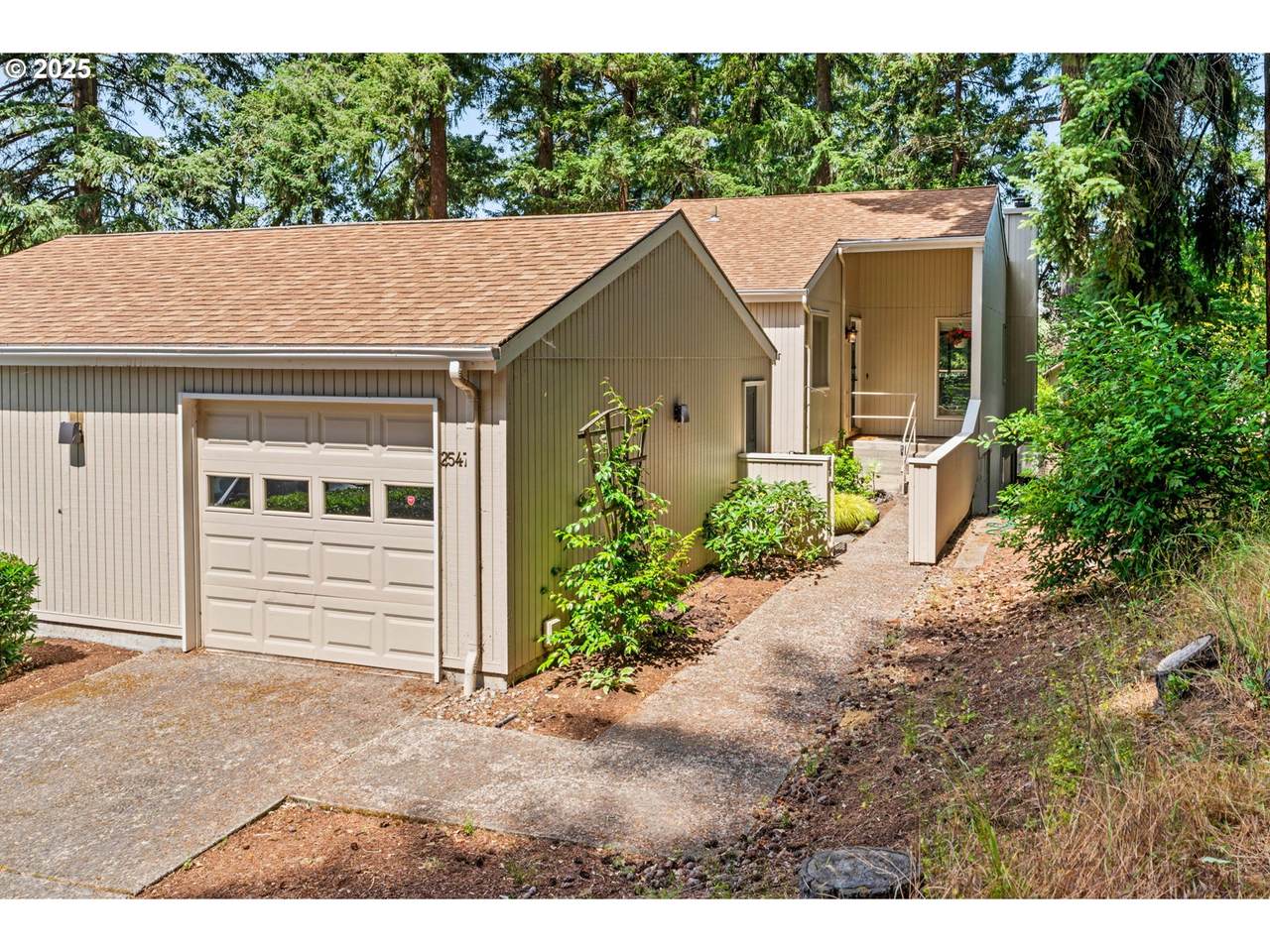 2547 Brittania Pl - Photo 1