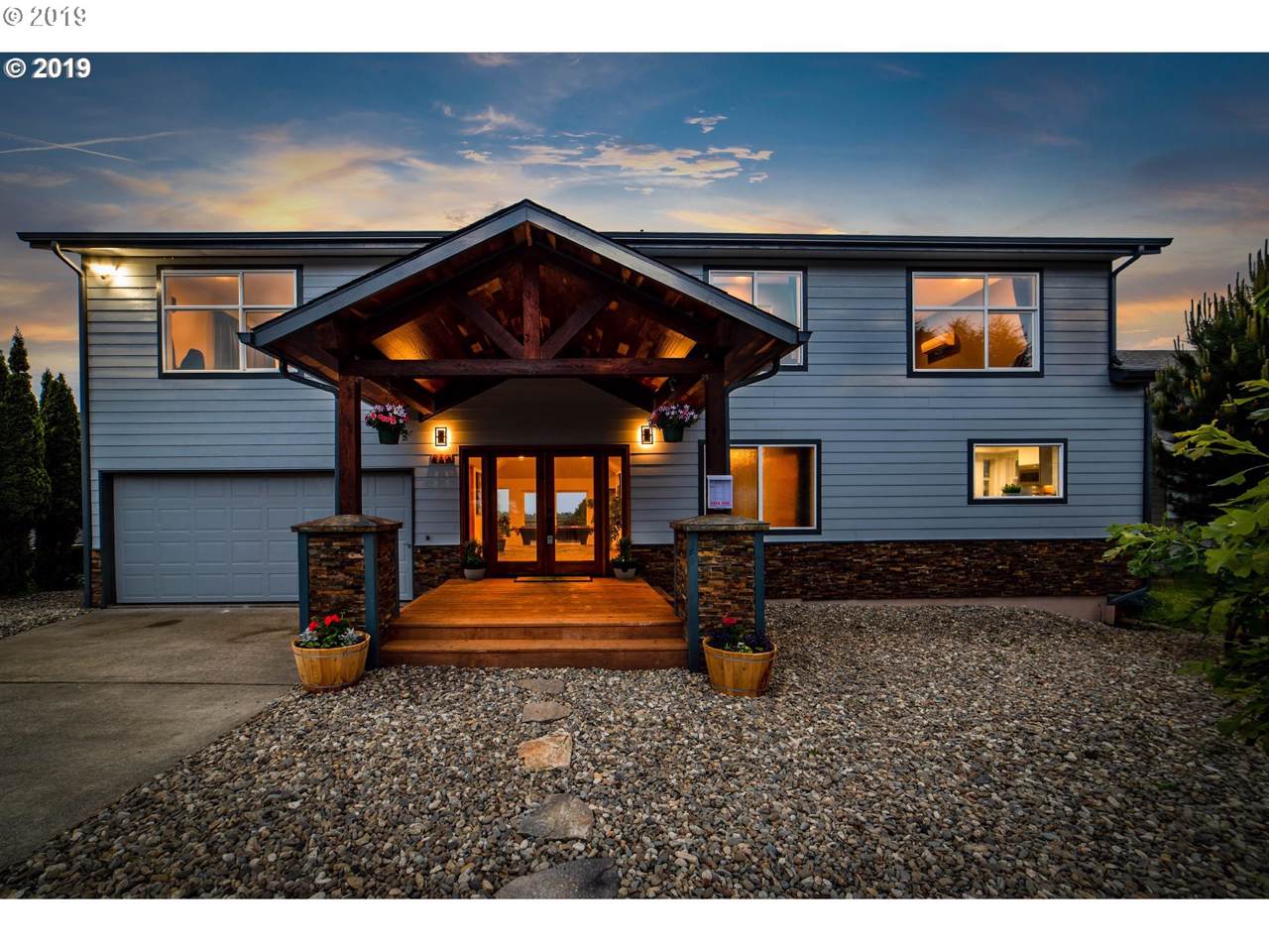 860 Prefontaine Dr - Photo 1