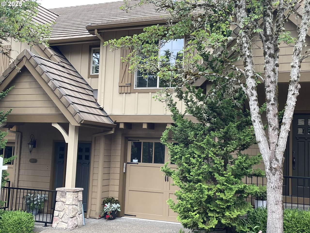 2107 Village Cir - Photo 1