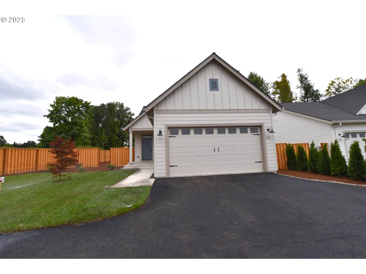 845 Oakleaf Way - Photo 1