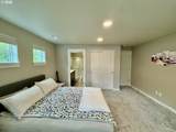320 Oak St - Photo 15