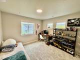 320 Oak St - Photo 18