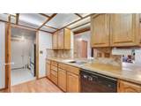 880 Hillview Dr - Photo 12