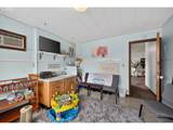 1122 Oak St - Photo 16