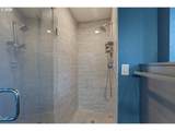 907 18TH St - Photo 32