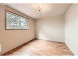 863 Fleming Ave - Photo 18