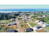 848 Seacrest Dr - Photo 2