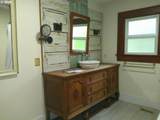636 Nehalem St - Photo 15