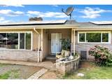136 Ash St - Photo 4